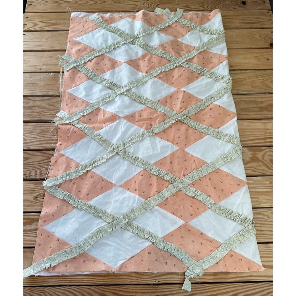 Handmade Patchwork unfinished quilt top size 37x46 Peach white T4